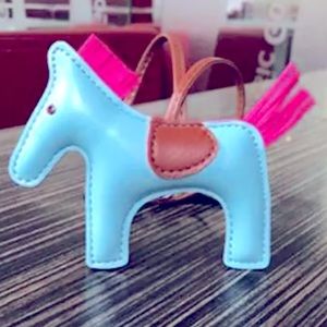 Giddy up! Horsey’s are coming  ❤️